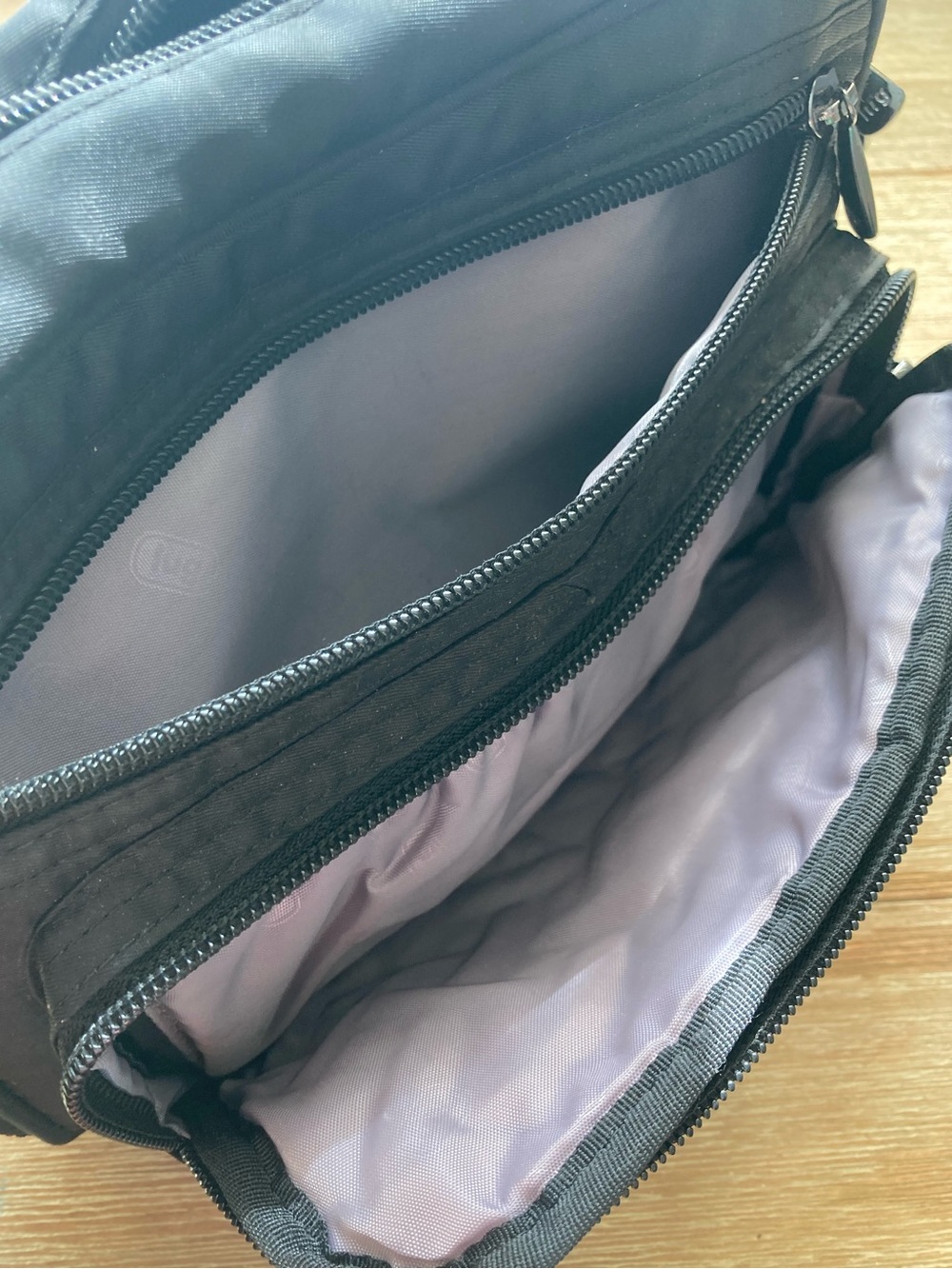 Lug Carousel XL RFID Crossbody & Belt Bag Black Quilted Travel Organizer EUC - Picture 7 of 12